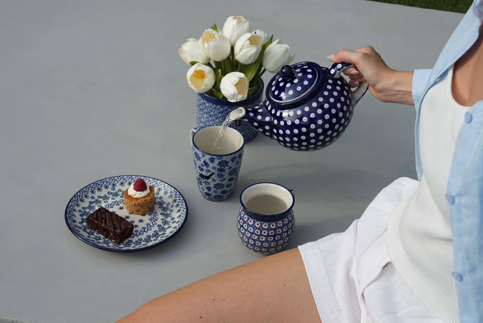 Olives & Bowls by the Pool: Mediterranean Summer Style for Effortless Outdoor Living