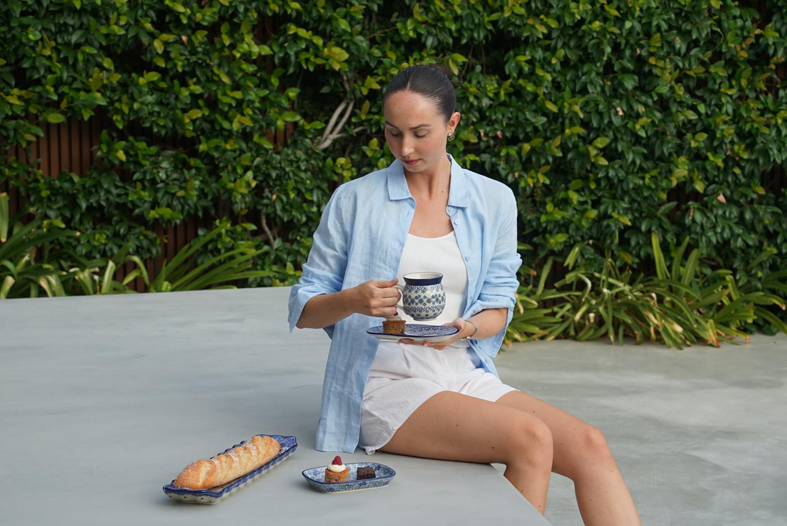 Olives & Bowls by the Pool: Mediterranean Summer Style for Effortless Outdoor Living