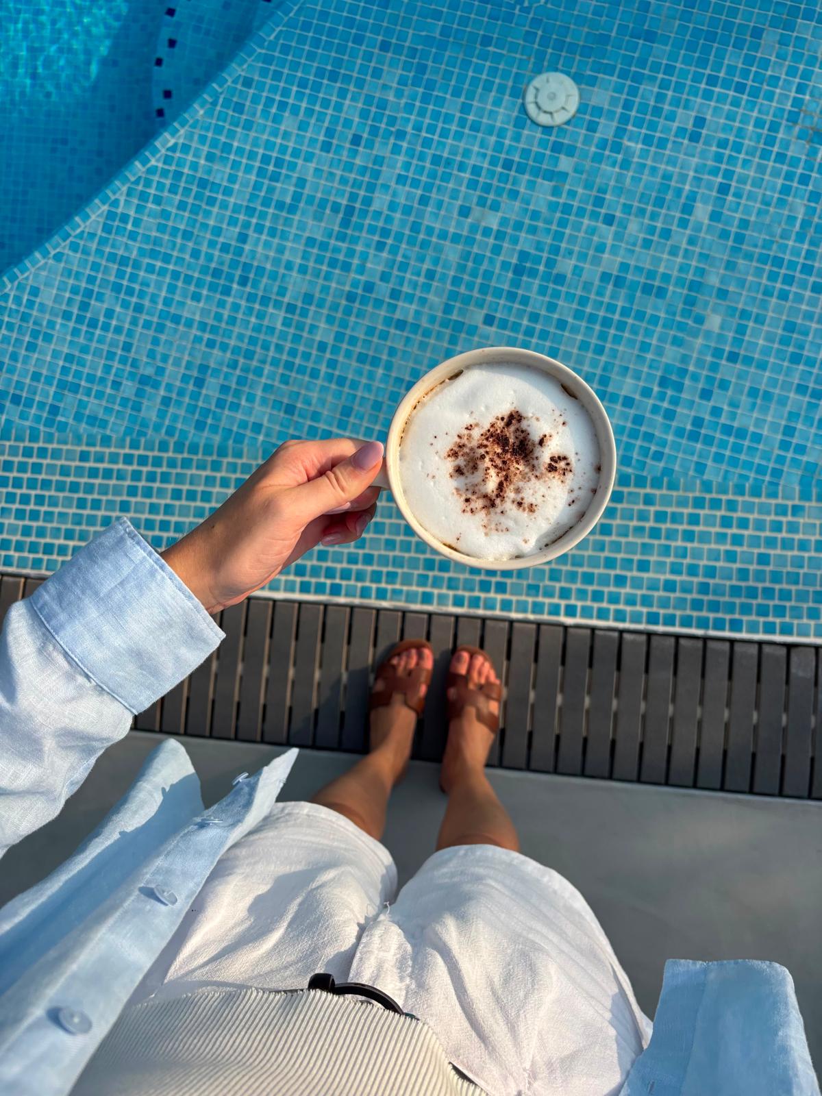 Olives & Bowls by the Pool: Mediterranean Summer Style for Effortless Outdoor Living